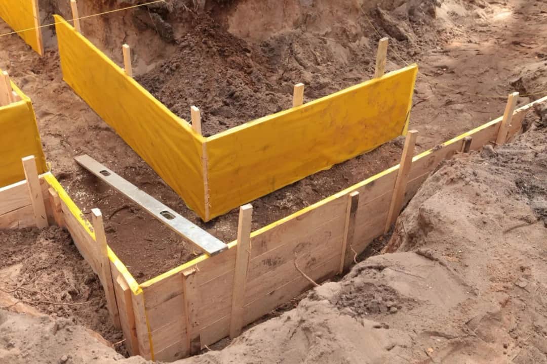 Dół pod fundament: jak wykonać i uniknąć kosztownych błędów