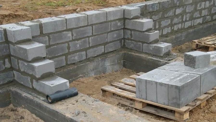 Papa pod fundament: jak prawidłowo zaizolować dom przed wilgocią