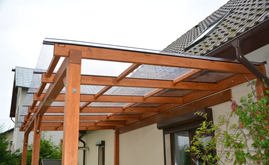 Czym pokryć dach tarasu? Najlepsze materiały z zaletami i wadami