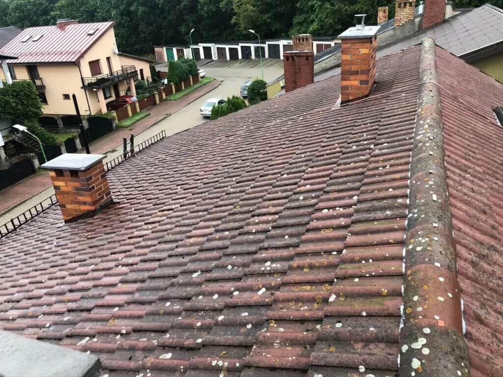Skuteczne metody czyszczenia dachówki ceramicznej - co wybrać?