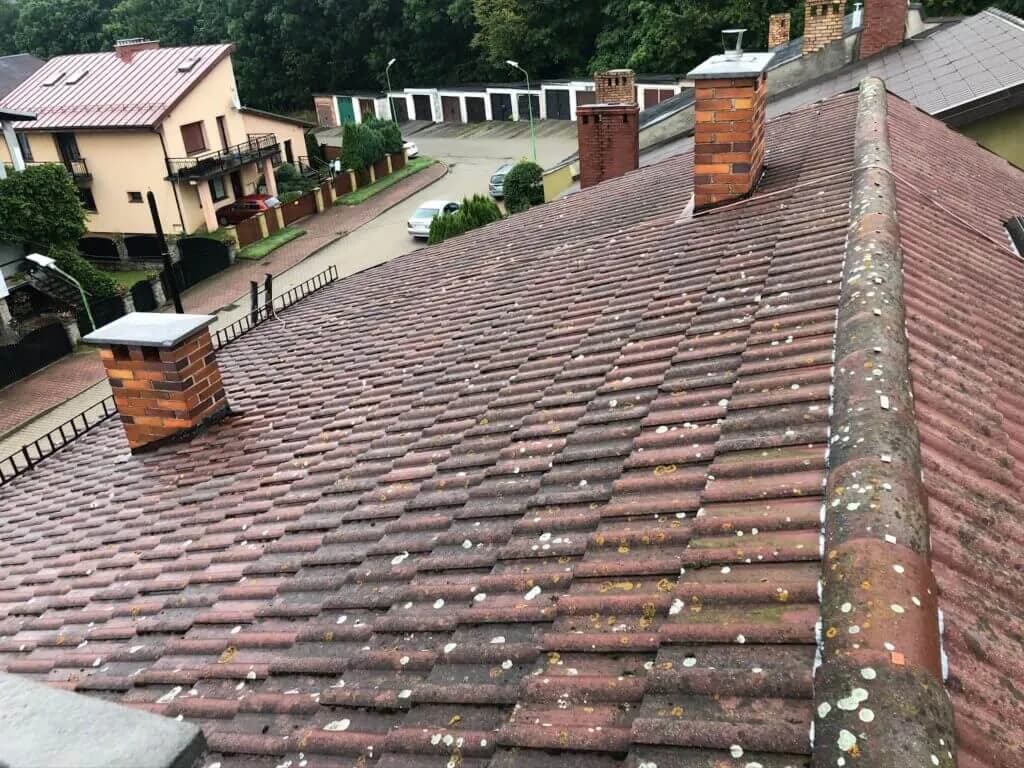 Skuteczne metody czyszczenia dachówki ceramicznej - co wybrać?