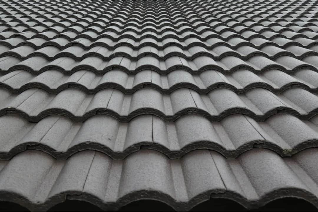 Jak wybrać papę jak dachówka: trwałość i estetyka pokrycia dachu