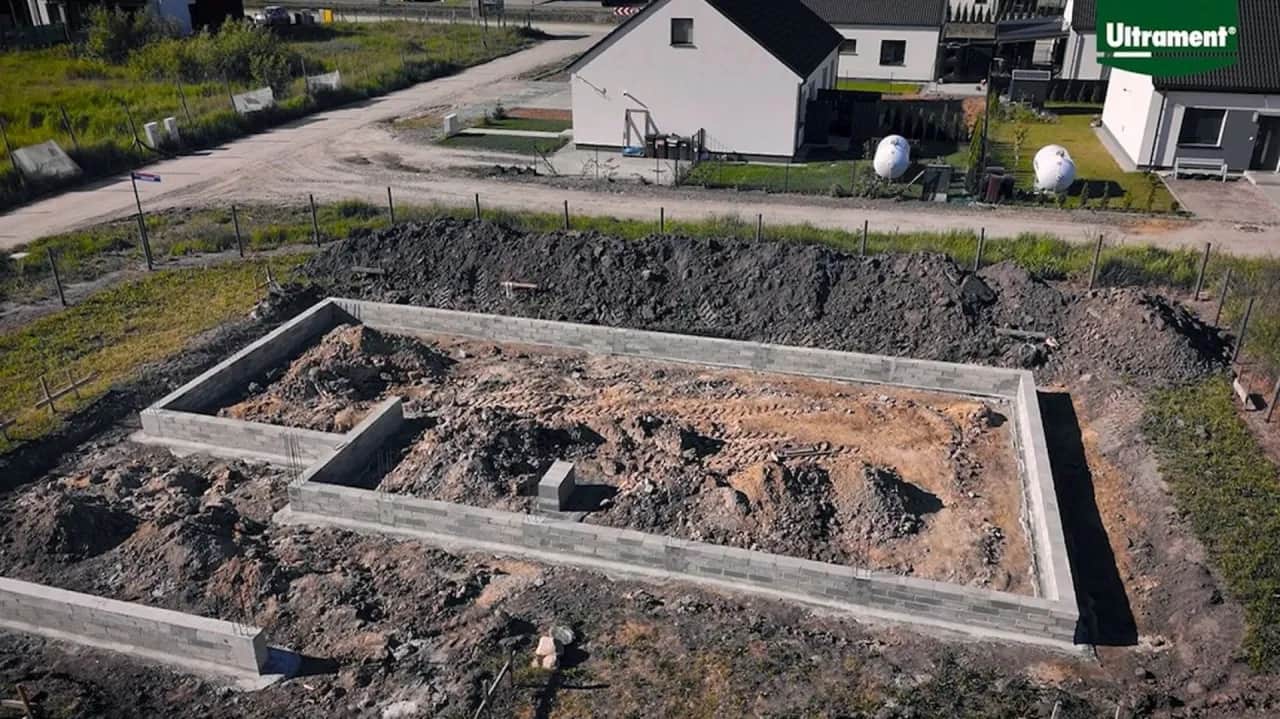 Izolacja fundamentów krok po kroku: Poradnik i koszty