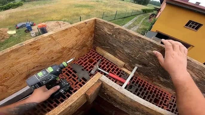 Kiedy zdjąć szalunek z wieńca? Oto kluczowe terminy i zasady