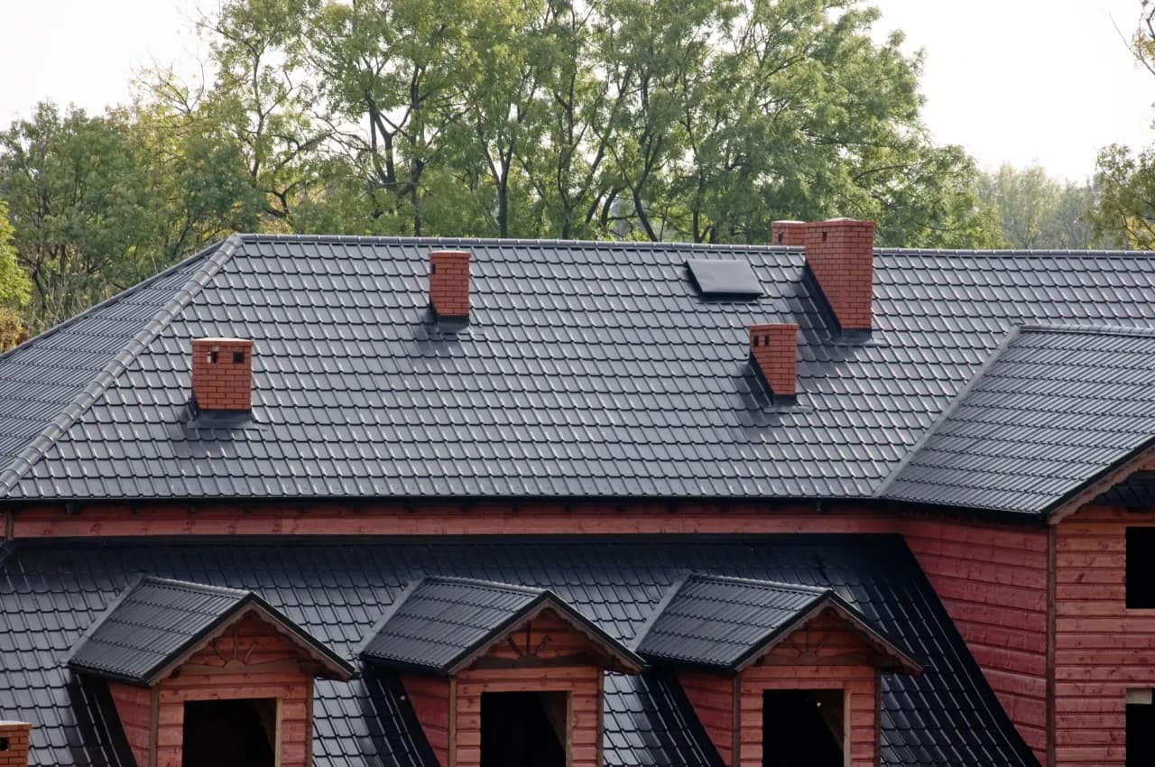 Jak wymierzyć dach kopertowy – kluczowe kroki i praktyczne wskazówki