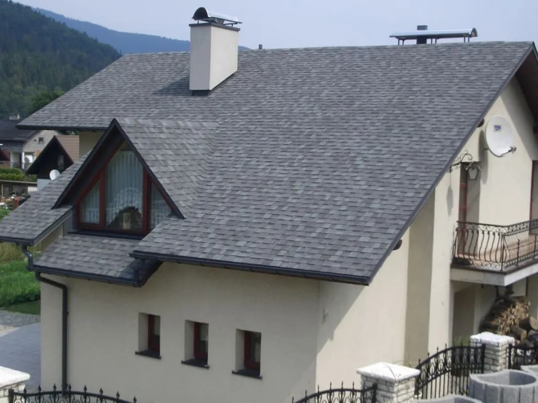 Jakie pokrycie dachu wybrać, aby uniknąć kosztownych błędów?