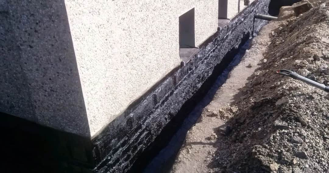 Co na izolację pionową fundamentów? Najlepsze materiały i metody