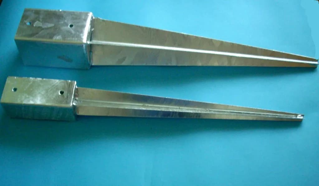 Najlepsze kotwy wbijane do słupków 10x10cm - trwałość i łatwość montażu