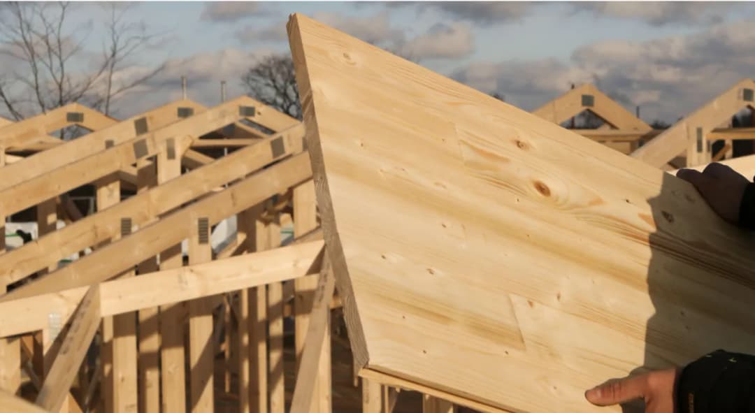 Jakie deski na deskowanie dachu? Kluczowe informacje i wymagania techniczne