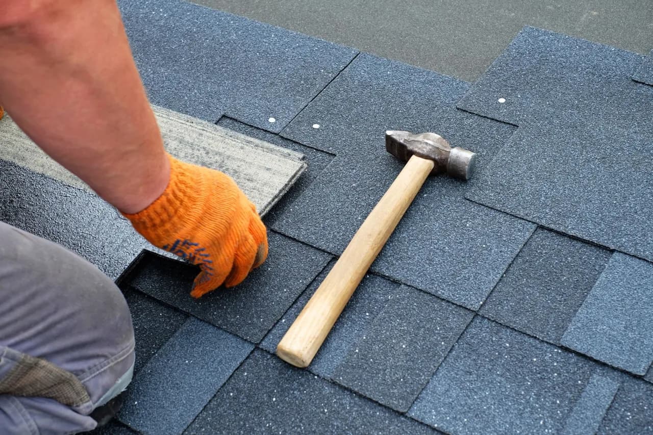 Czym uszczelnić dach? Skuteczne materiały i metody na przecieki
