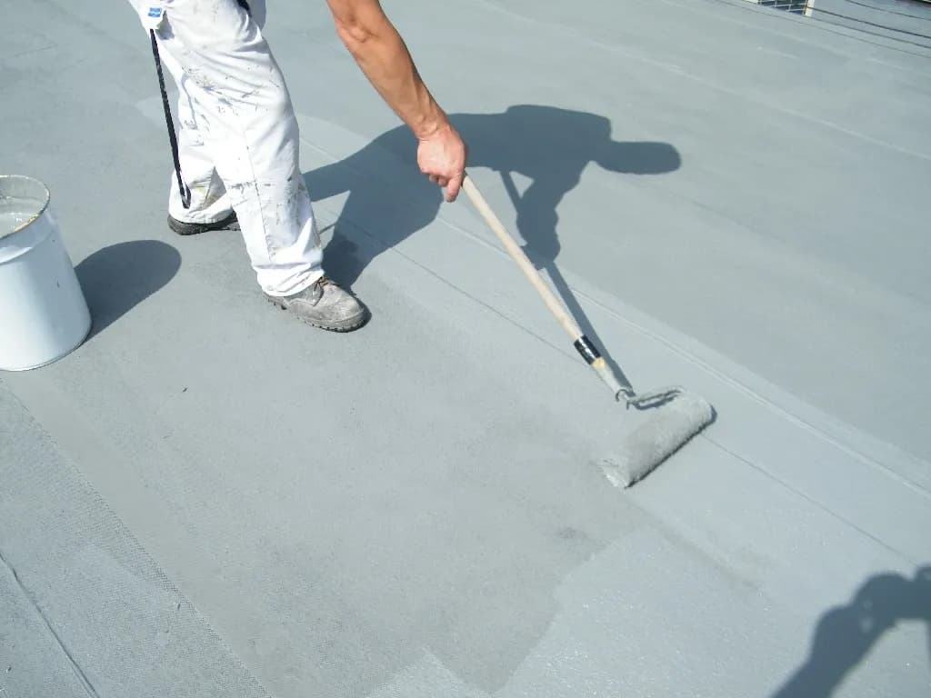 Skuteczne metody smarowania dachu pokrytego papą dla długowieczności