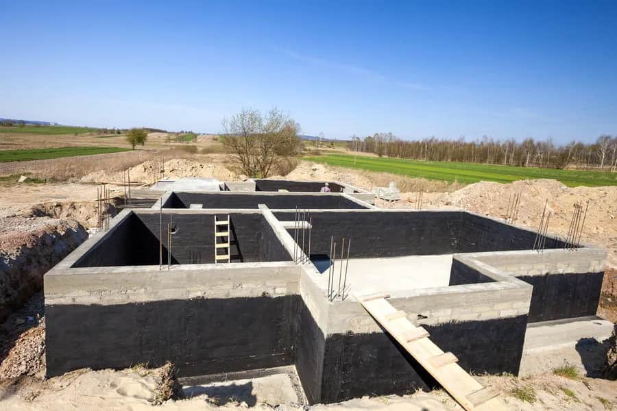 Dom na słupach fundamentowych: Innowacyjne rozwiązanie budowlane