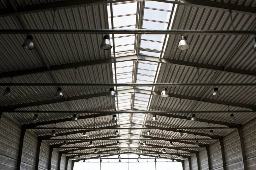 Jaka grubość blachy trapezowej na dach zapewni trwałość i bezpieczeństwo?