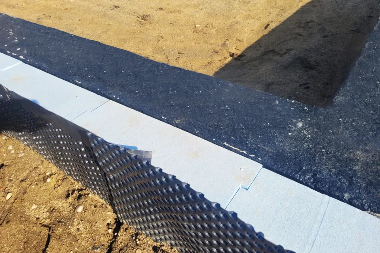 Jak ocieplić fundament styropianem – skuteczne metody i materiały