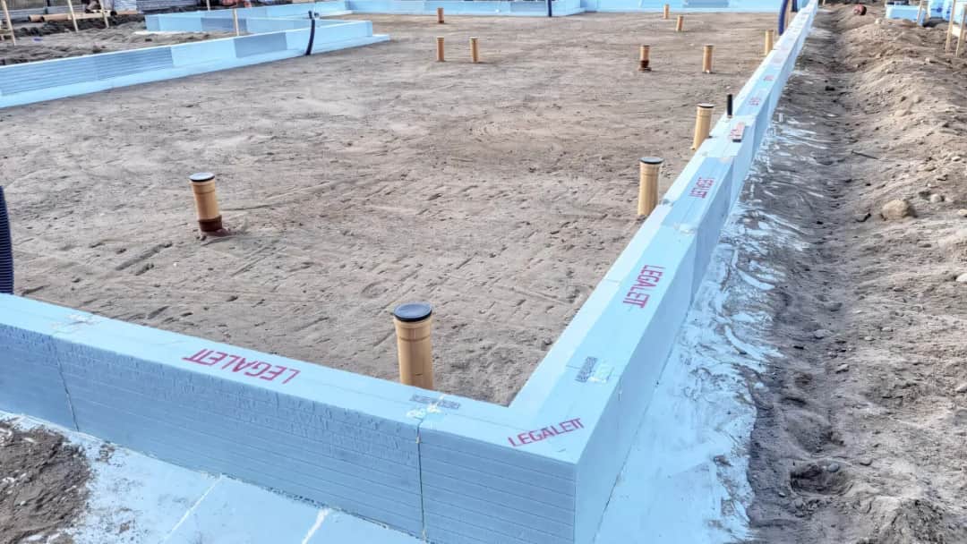 Szalunki styropianowe fundamentowe: Zalety i zastosowanie