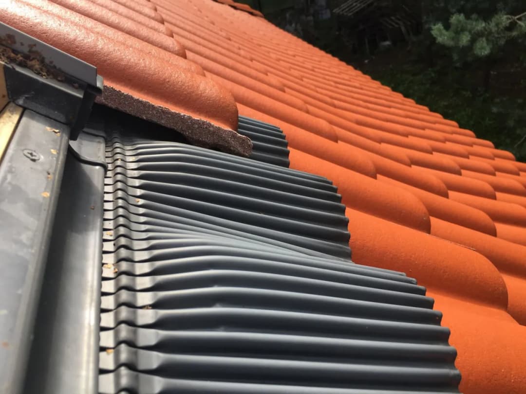 Fartuch okna dachowego - klucz do szczelności i efektywności