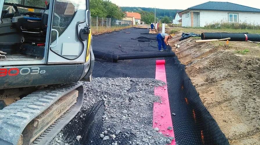 Geowłóknina pod tłuczeń: Jak prawidłowo stosować w nawierzchniach