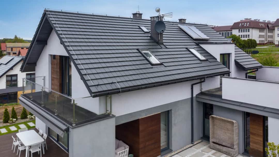 Dachówka ceramiczna DOMINO: Nowoczesne pokrycie dachu na lata