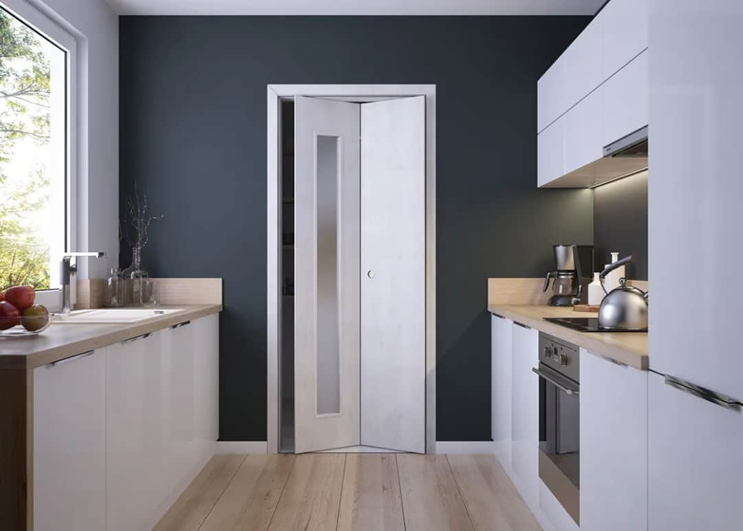 Drzwi do schowka w kuchni: Typy, wymiary i materiały