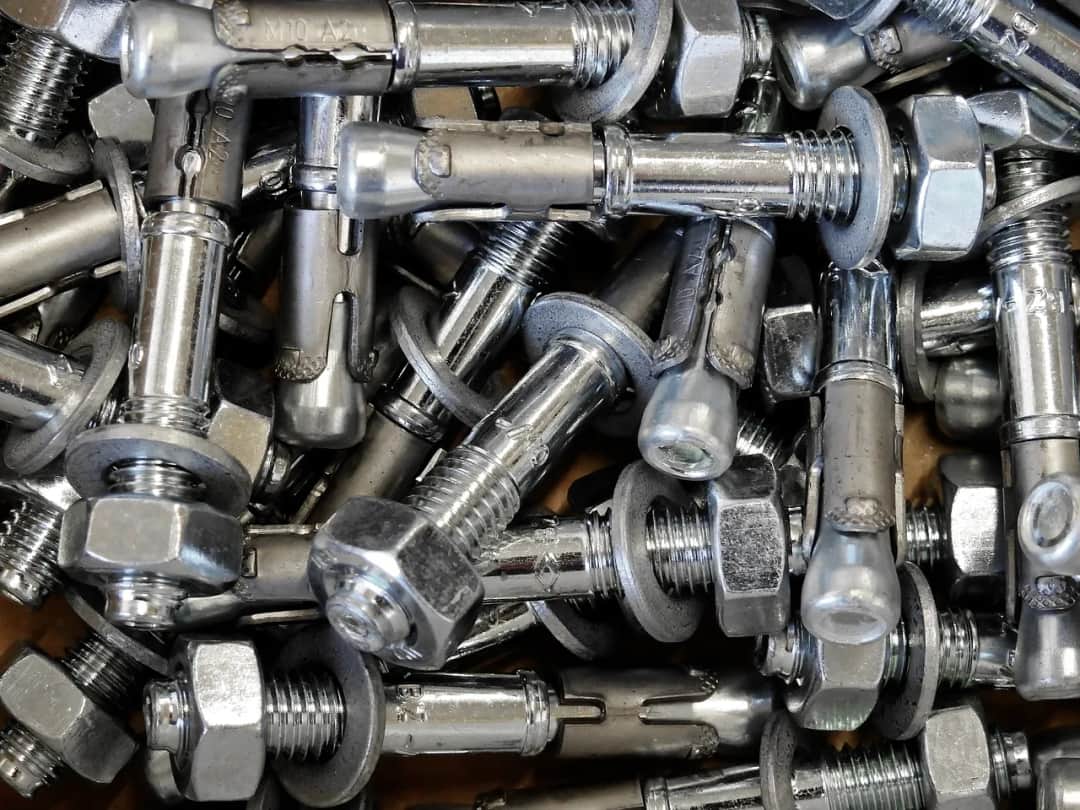 Kotwy do stropu: jak wybrać najlepsze rozwiązania do betonu i stali