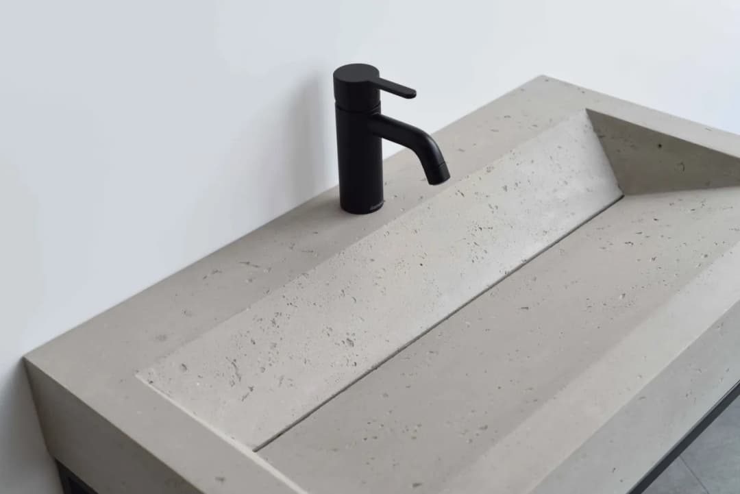 Umywalka z betonu: styl i trwałość w nowoczesnej łazience