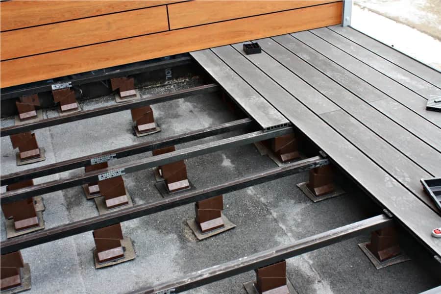 Montaż desek kompozytowych na legarach: Krok po kroku