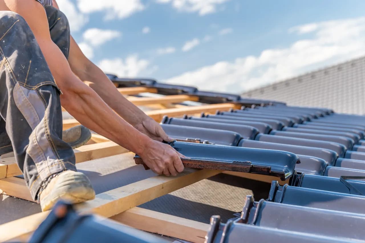 Jak kłaść dachówkę ceramiczną: uniknij najczęstszych błędów